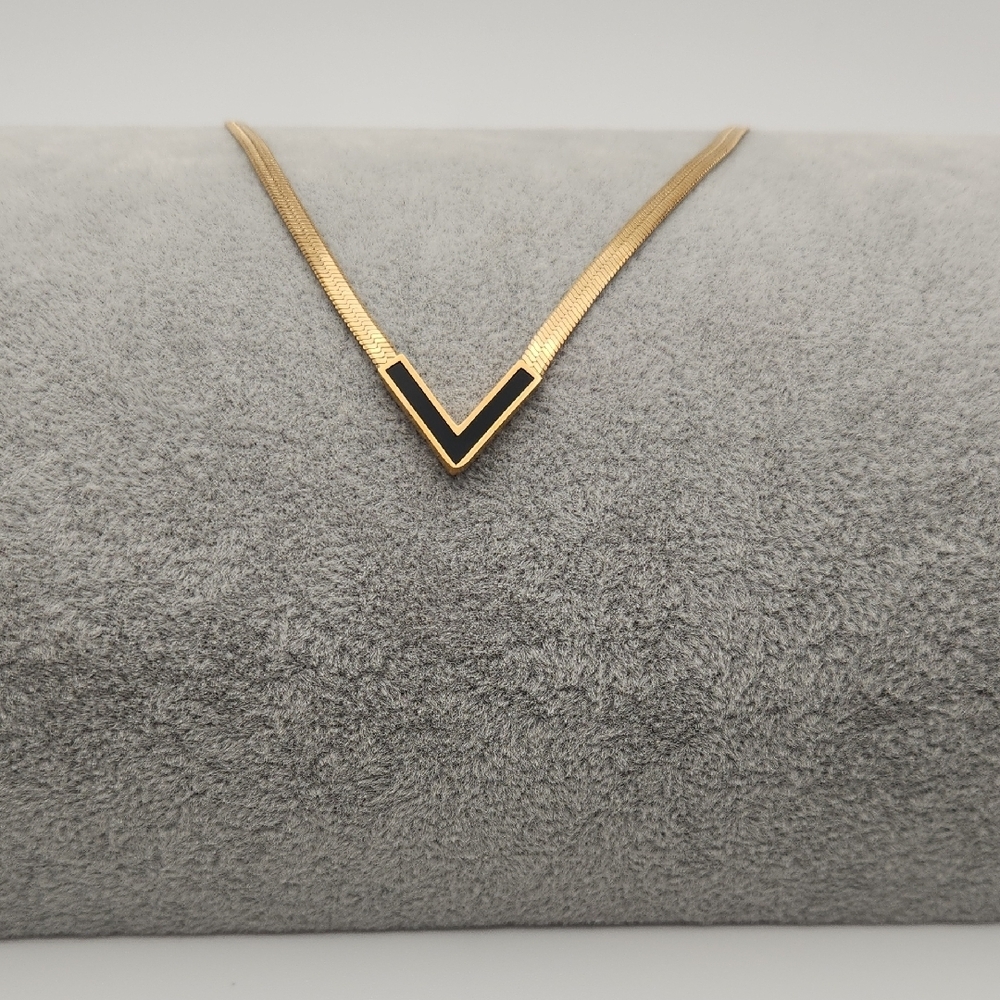 Luxury Black V Chevron Necklace – 18K Gold Plated Stainless Steel